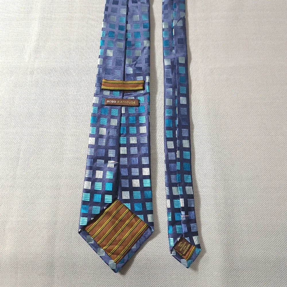 BCBG ATTITUDE Men's Tie Blue Three Tone 100% Silk‎
